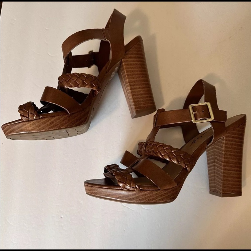 NEW American Eagle Block Heel Shoes Brown Size 9 NWOT